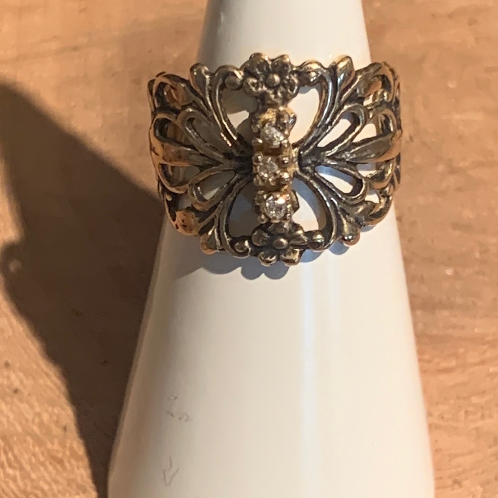 Elegant Gold Filigree Ring